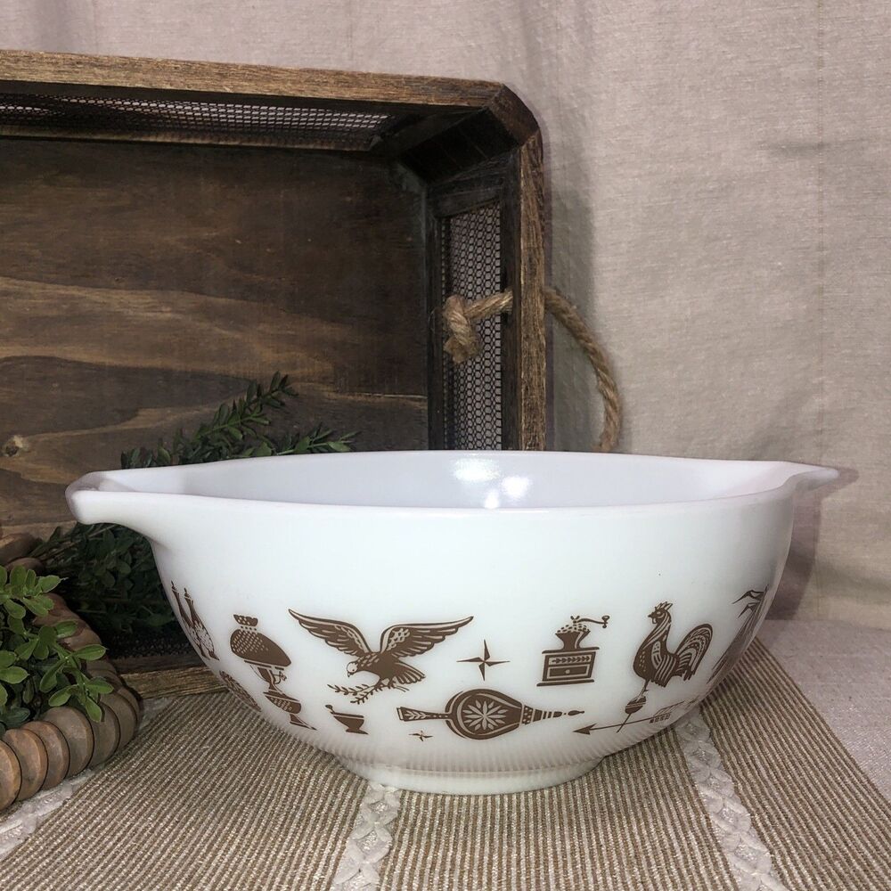 Pyrex Early American Cinderella 443 White Brown  2-1/2 Qt Nesting Mixing Bowl